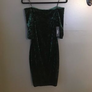 NWT Lulu’s off shoulder velvet dress